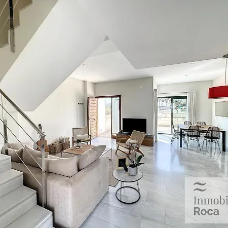 Adosado Con Piscina Y Vistas Al Mar